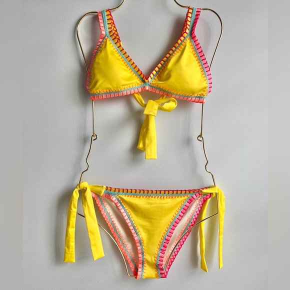 Pily Q Juniors Crochet-Trim Bikini Top & Side Tie Bikini Bottom Yellow Large